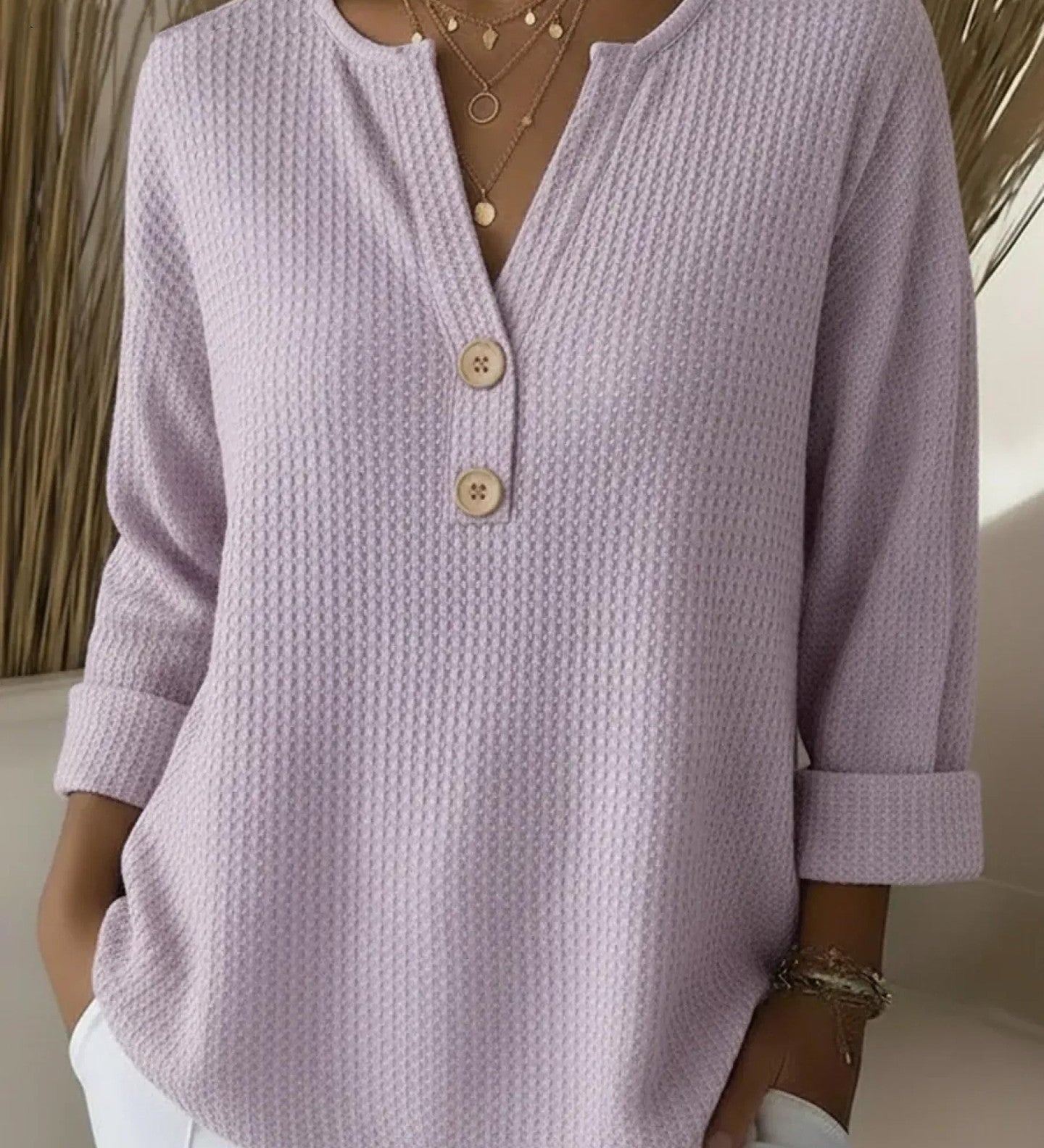 Nina - Strukturierter Pullover mit Knöpfen in Flieder