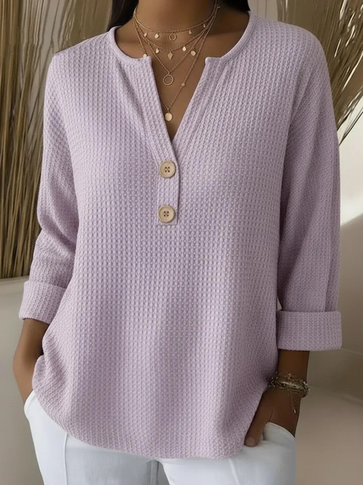 Nina - Strukturierter Pullover mit Knöpfen in Flieder