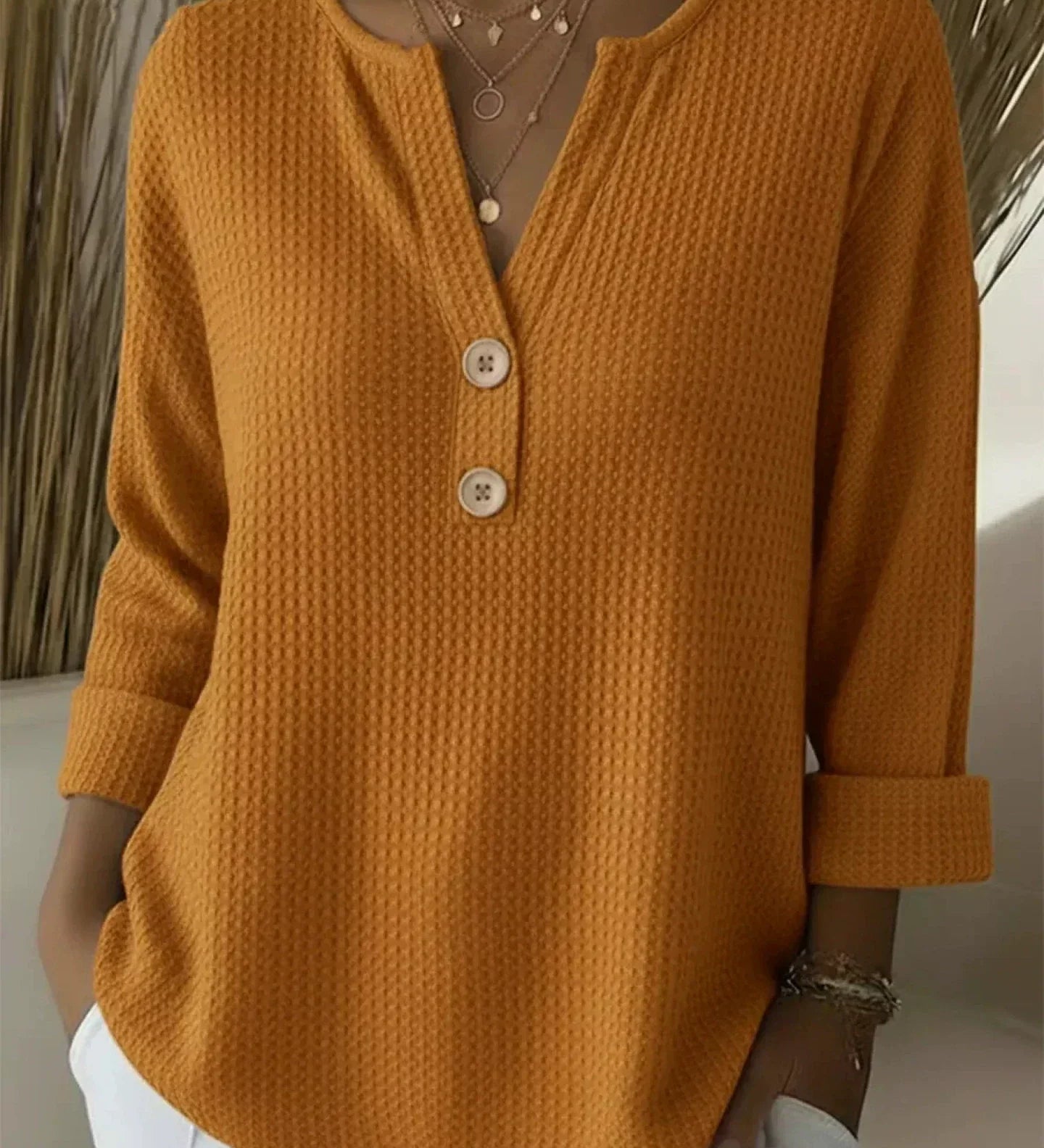 Nina - Strukturierter Pullover mit Knöpfen in Orange