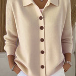 Britta - Strickjacke mit Kragen in Apricot