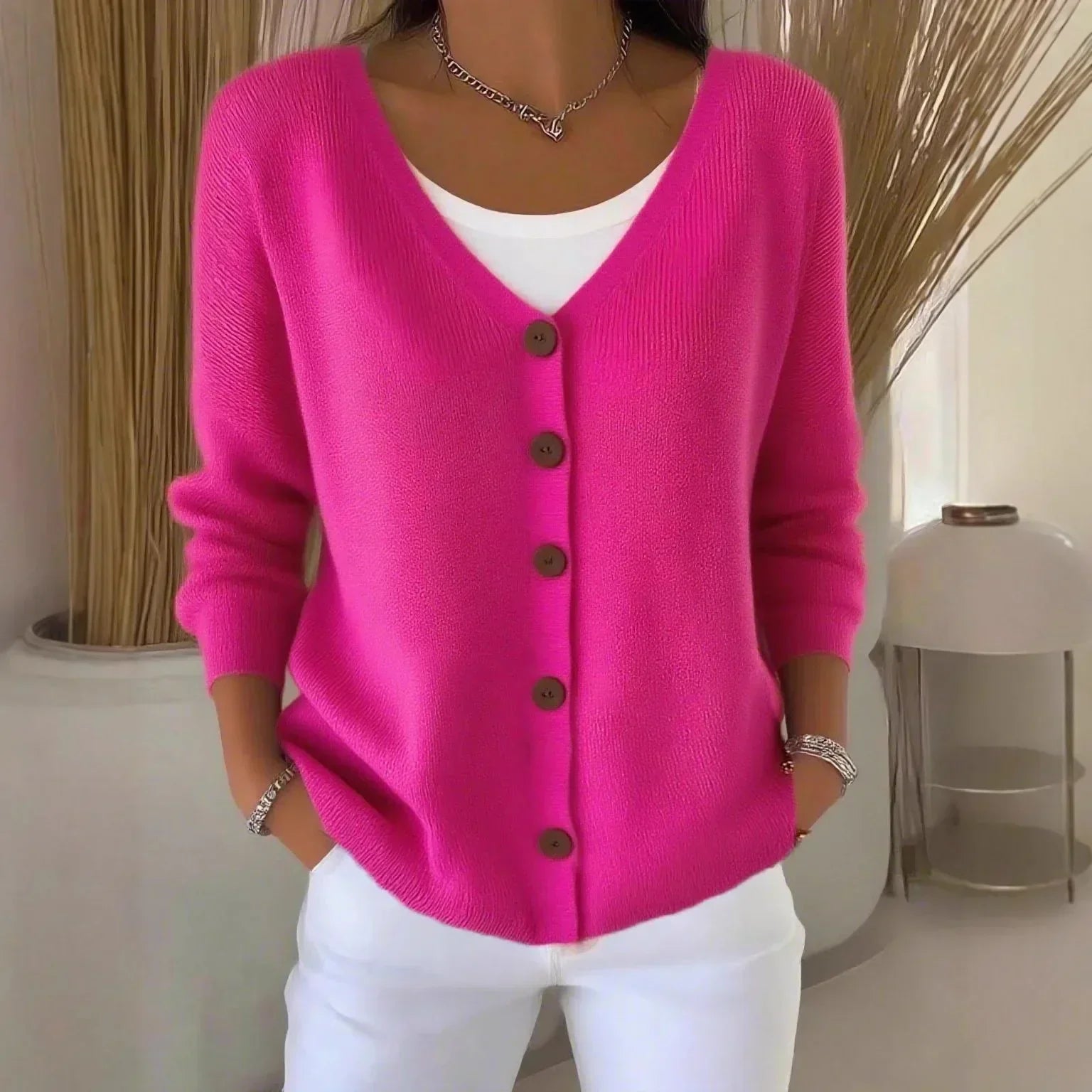 Daniela - Strickjacke mit V-Ausschnitt in Rosarot
