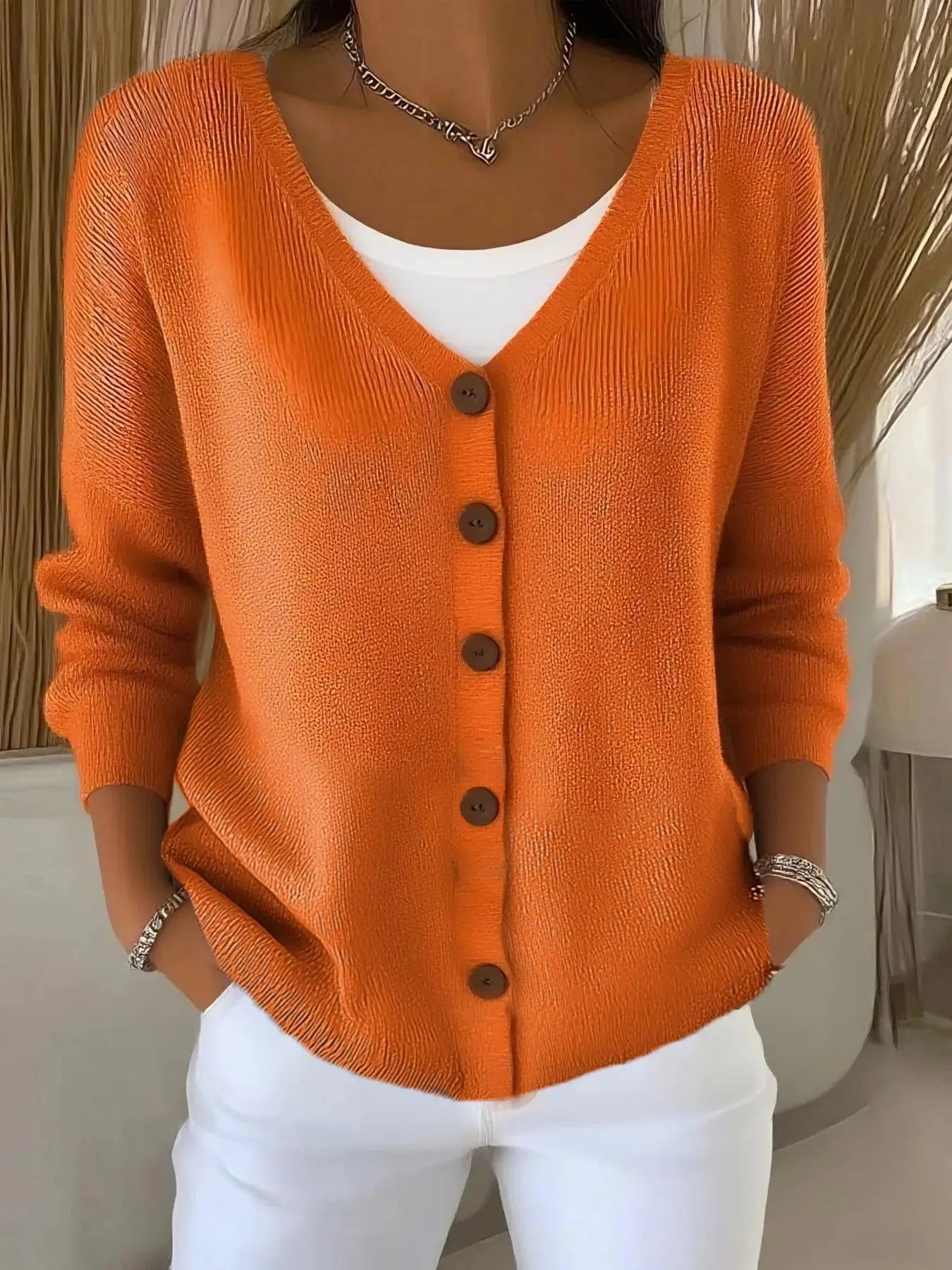 Daniela - Strickjacke mit V-Ausschnitt in Orange
