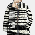 Moxanne - Gesteppte Jacke in Schwarz-Weiß mit abstraktem Muster