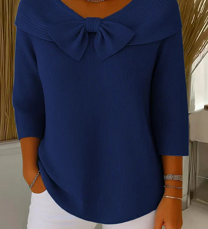 Sandra - Langer Pullover mit Schleifenkragen in Marineblau