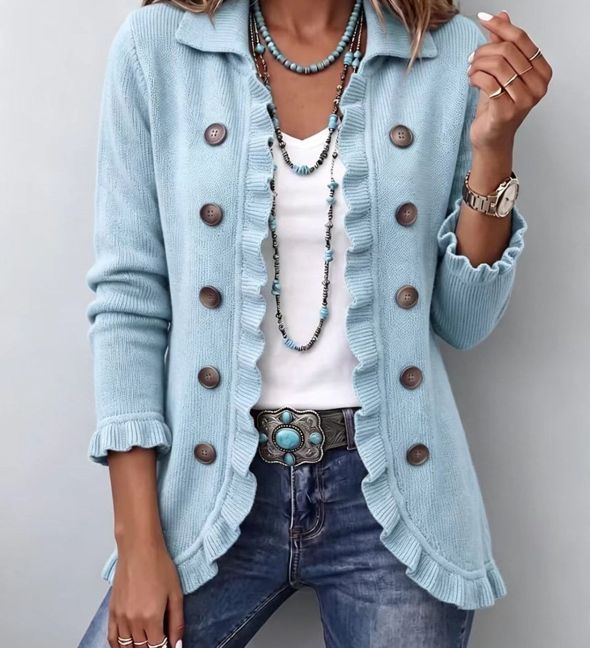 Lina - Puderblaue Strick-Rüschenjacke