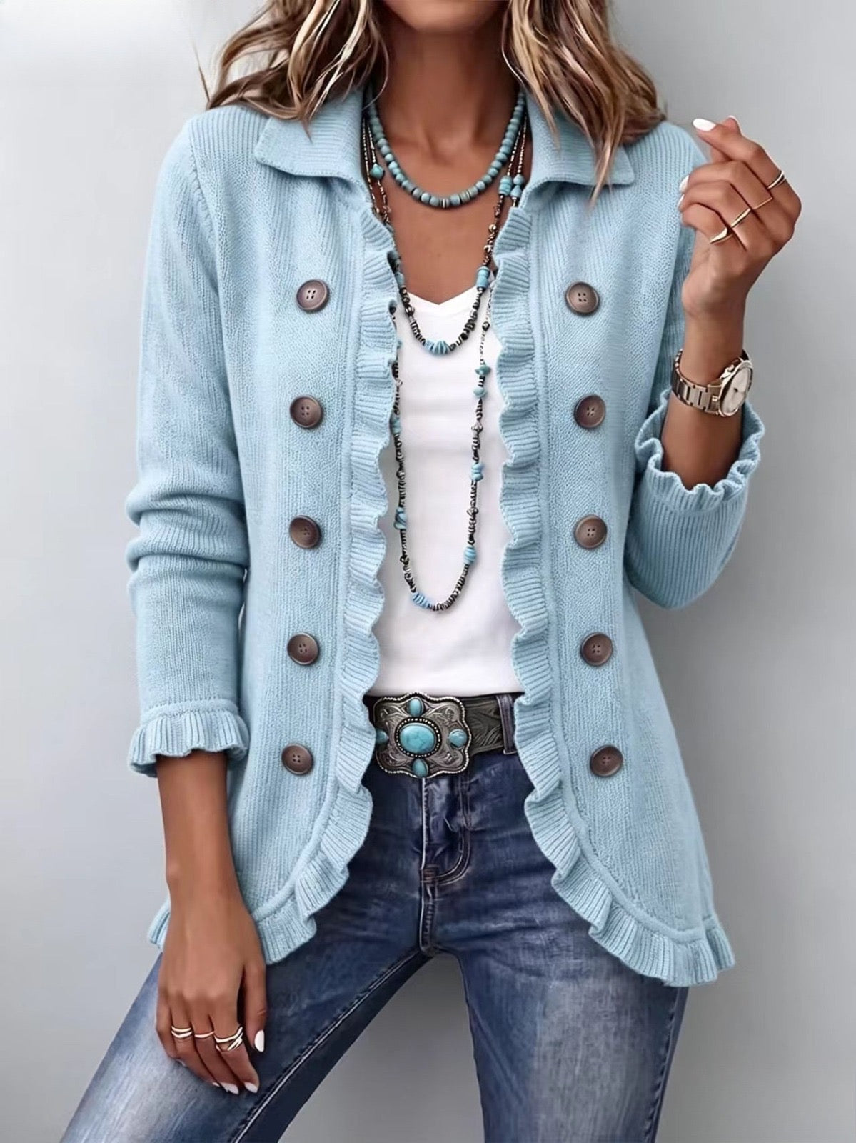Lina - Puderblaue Strick-Rüschenjacke