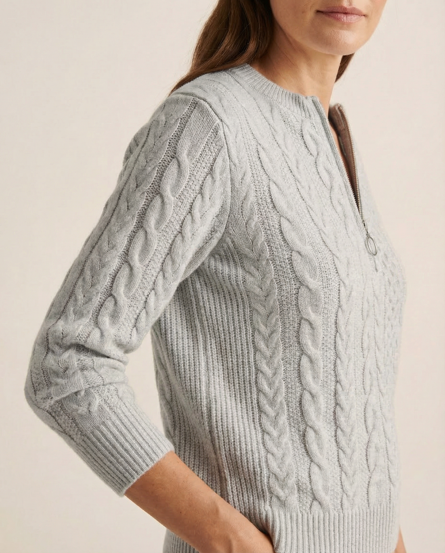 Johanna - Zopfstrick-Pullover mit Zip in Hellgrau