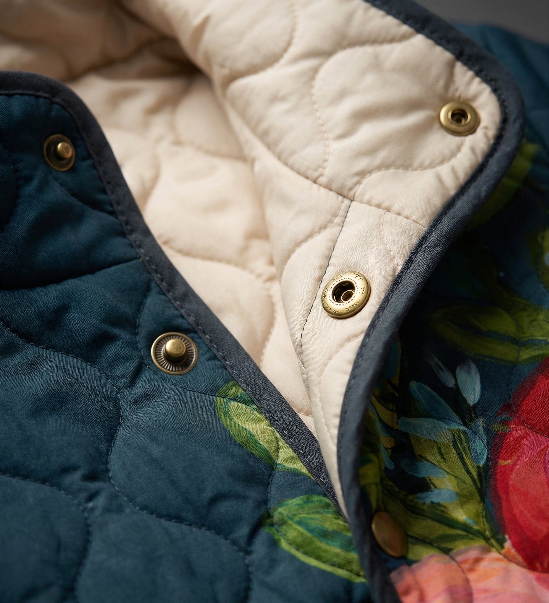 Amaya - Gesteppte Jacke mit Vintage-Blumendruck