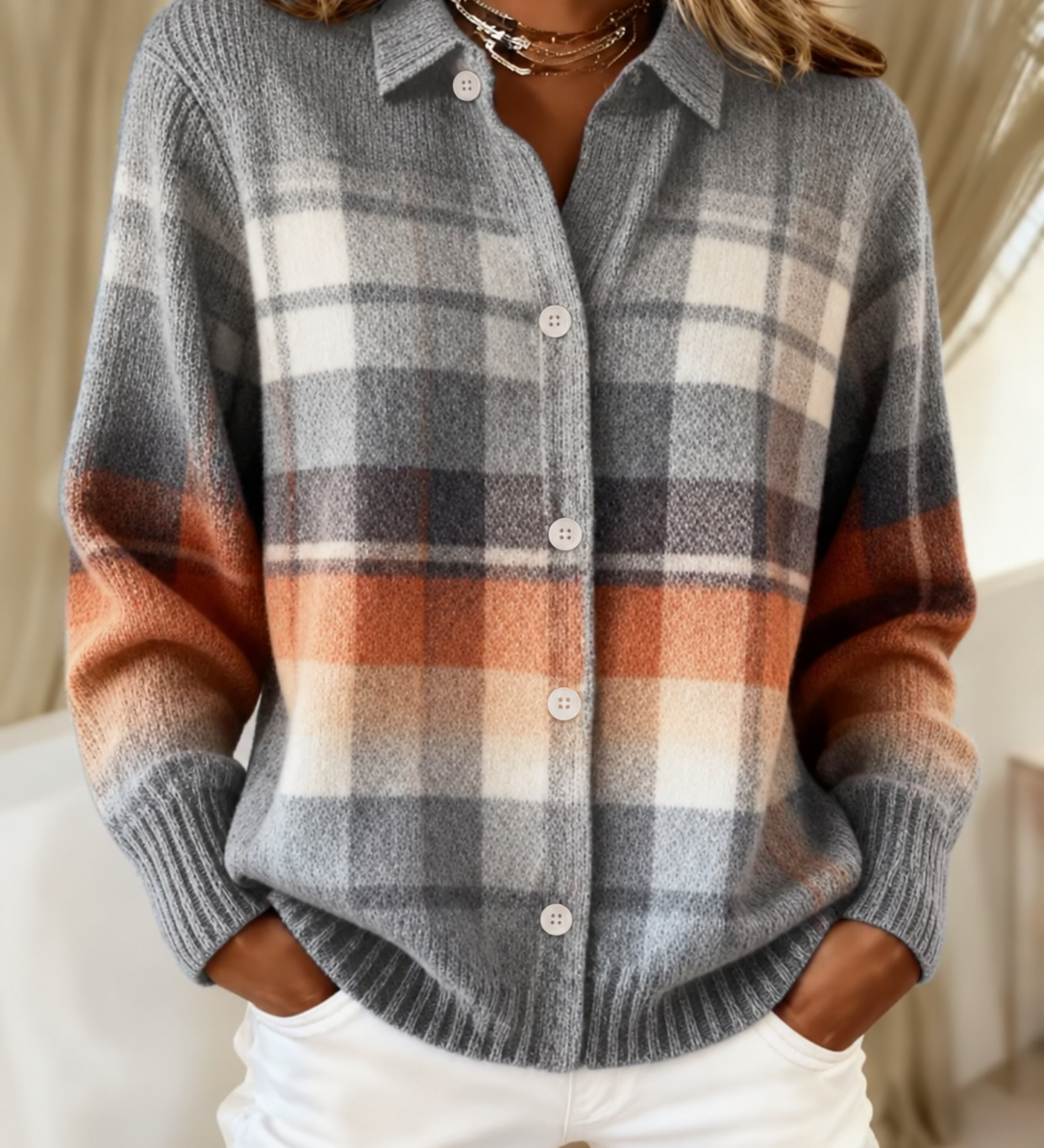 Gudrun - Warme karierte Strickjacke