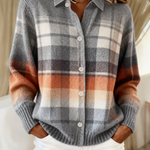 Gudrun - Warme karierte Strickjacke