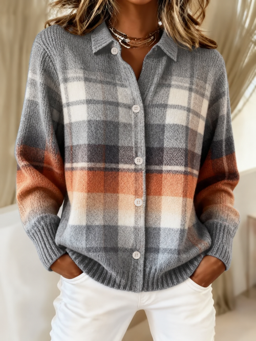 Gudrun - Warme karierte Strickjacke